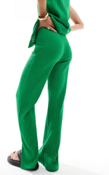 Mango set in green